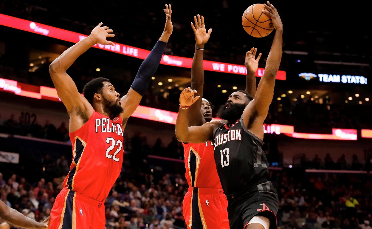 Harden y Wesbrook hacen la mitad de los puntos de Houston