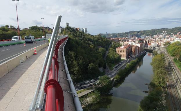 Las obras para reabrir el itinerario peatonal del viaducto de Miraflores han durado dos meses y medio. 