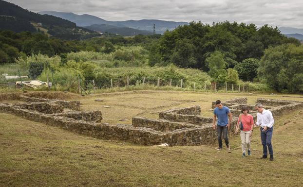 Restos de la fortaleza de Arrola. 