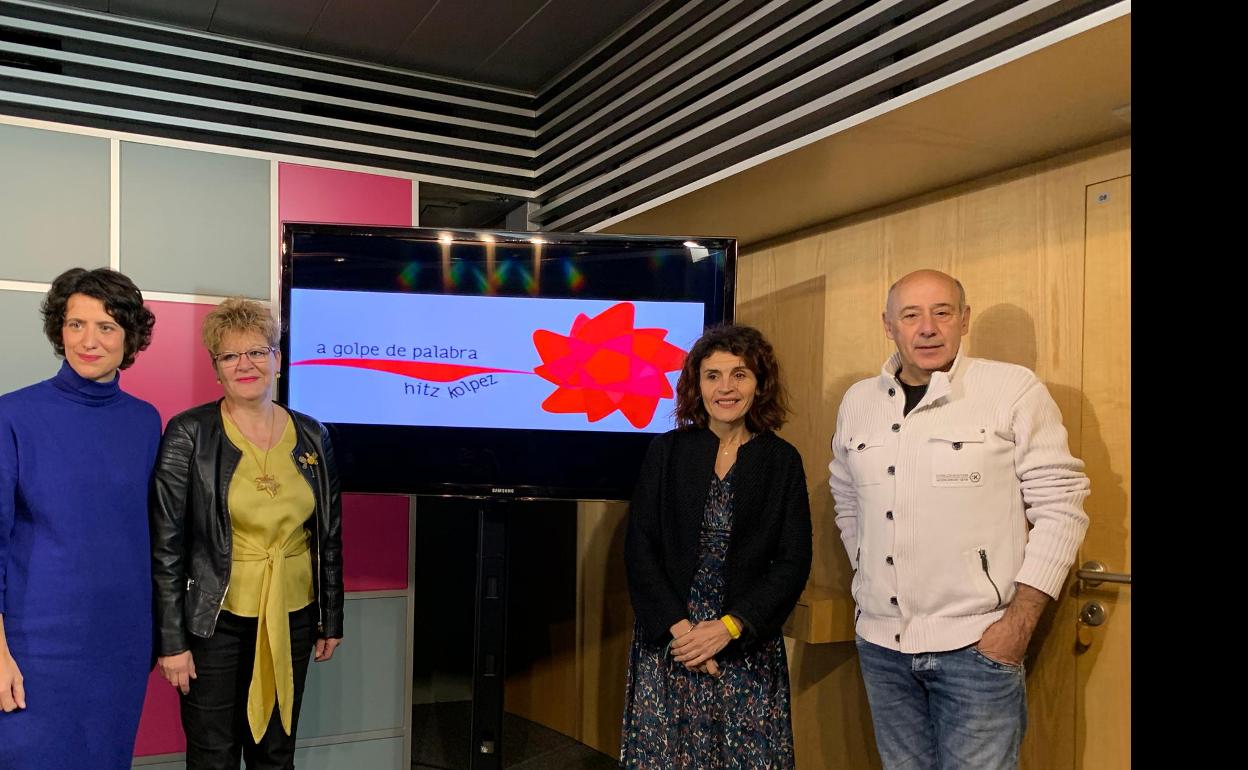 Estitxu Pereda, Ana del Val, Nerea Melgosa y Mikel Gómez de Segura en la presentación del programa.
