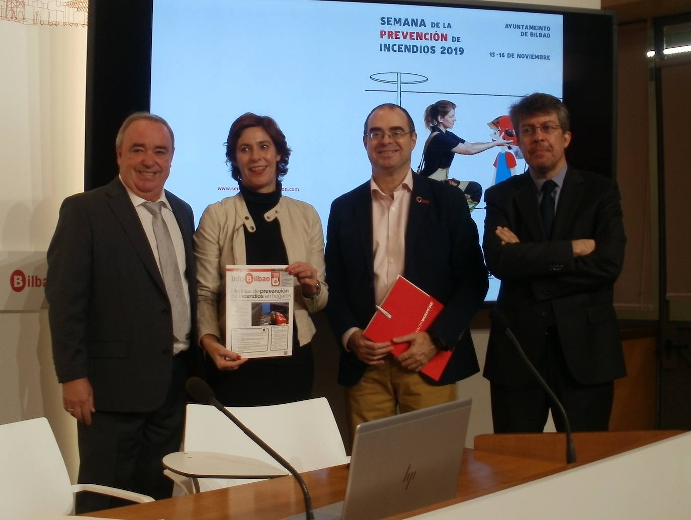 Andoni Oleagordia, Amaia Arregi, Jesús Monclús, de Fundación Mapfre, y Gabriel Muñoz, de APTB, 