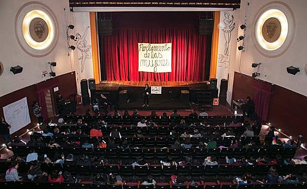 Zinema emakumez bete zen,