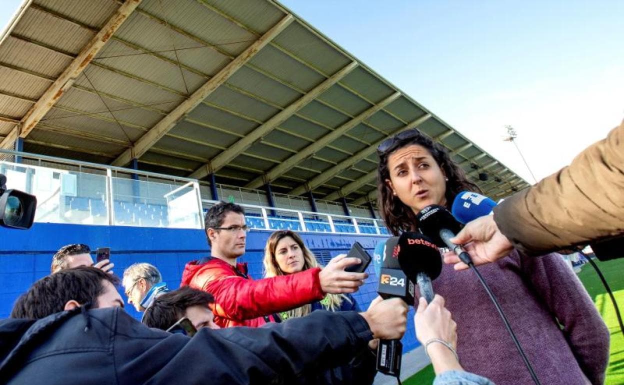 La jugadora Paloma Fernández, capitana del RCD Espanyol femenino tras la no presentación de los equipos, el Espanyol y el Granadilla de Tenerife