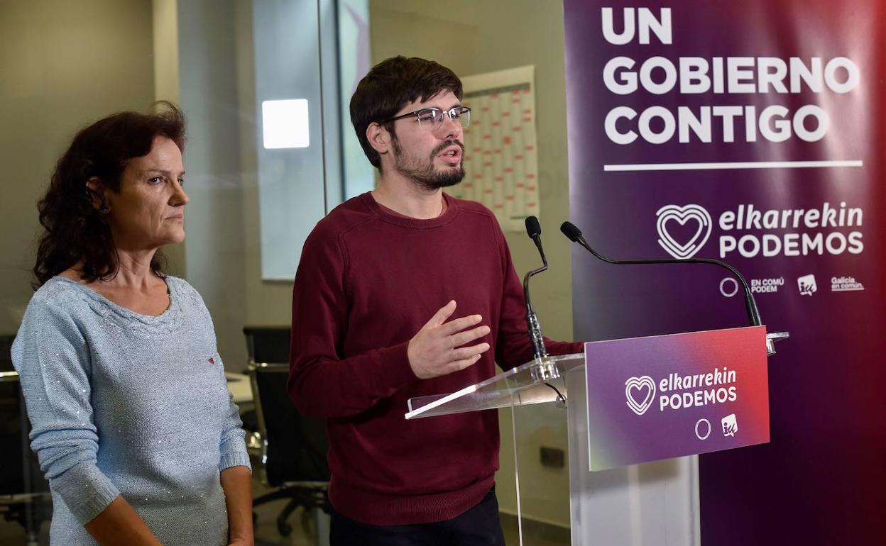 Isabel Salud, y Lander Martínez, dirigentes de Ezker Anitza y Podemos Euskadi. 