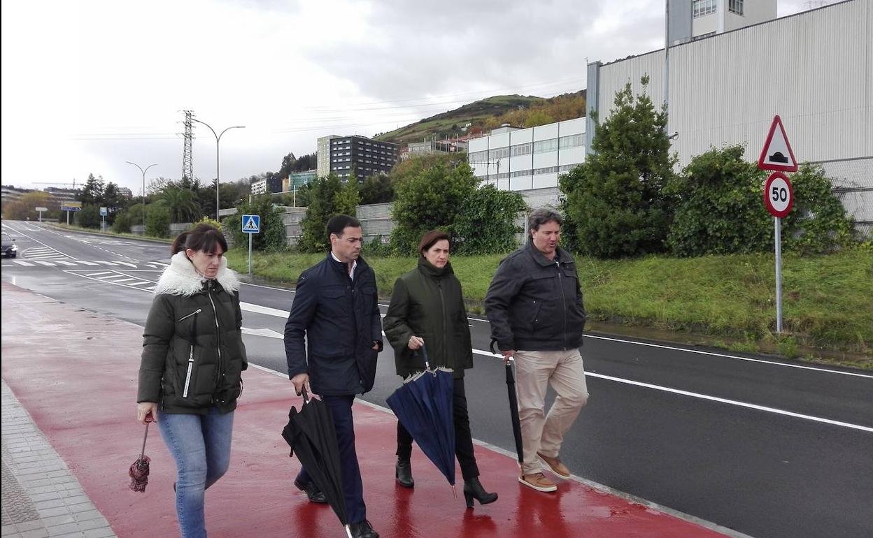 El diputado Imanol Pradales ha vistado este lunes las obras junto a la alcaldesa de Santurtzi, Aintzane Urkijo