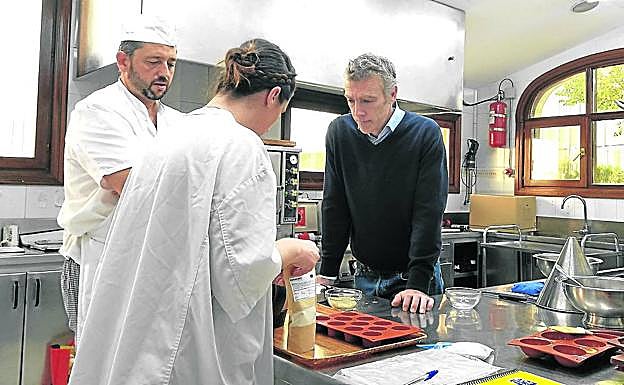 Garbayo y su equipo trabajan la textura de los alimentos.