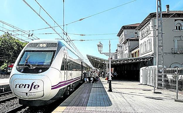 En la actualidad, los trenes emplean 3 horas y 45 minutos en el viaje desde la calle Dato hasta Madrid Chamartín. 