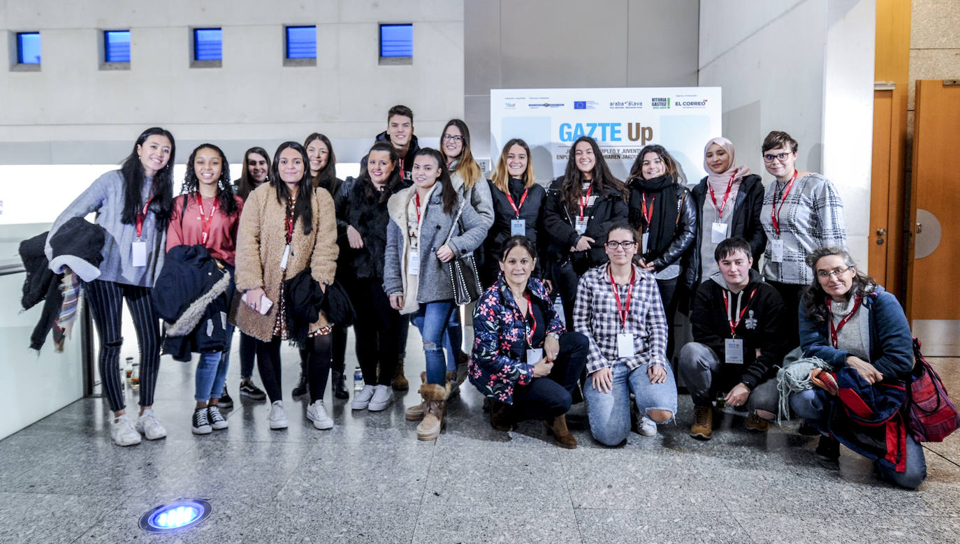 Los jóvenes del primer ciclo formativo de educación infantil de Carmelitas Sagrado Corazón acudieron al Artium con la profesora Elena Martínez.