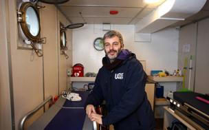 «Me siento con el deber de ayudar»