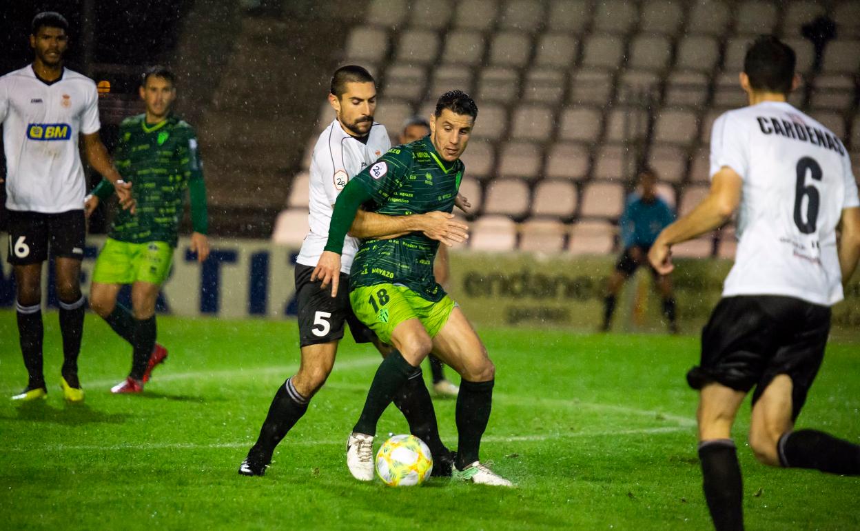 El Guijuelo tratará de superar este domingo al Bilbao Athletic. En la imagen, el encuentro contra el Real Irún.