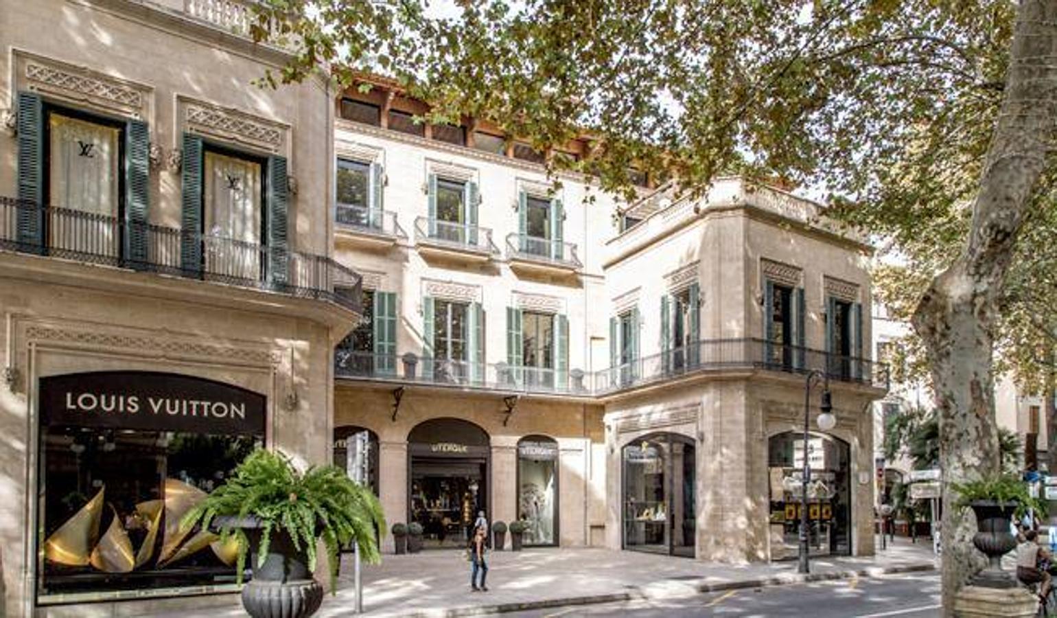 Paseo Born (Palma de Mallorca) 1.920 euros. Es conocida como la ‘milla de oro’ de la capital mallorquina. La joyería Bulgari ha sido la última marca de gran lujo en recalar en esta zona y comparte espacio con otras, como Louis Vuitton. 