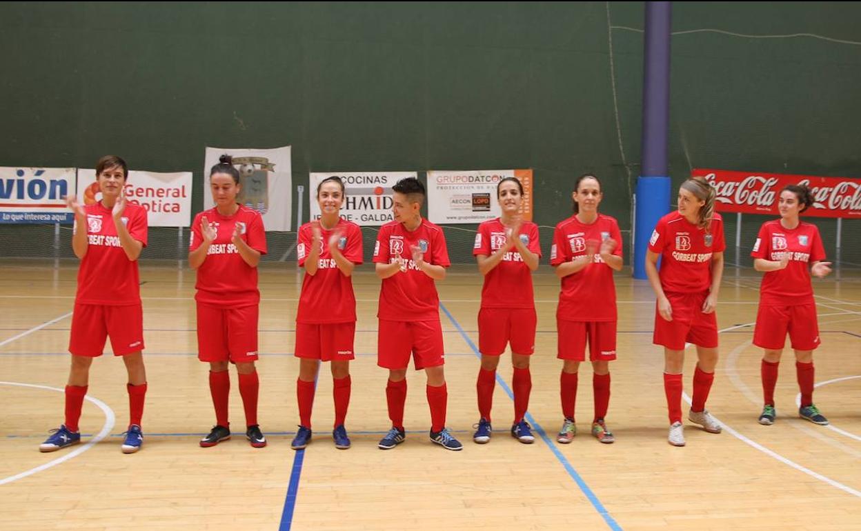 Parte del equipo inicial del conjunto vizcaíno antes de uno de los partidos de esta temporada. 