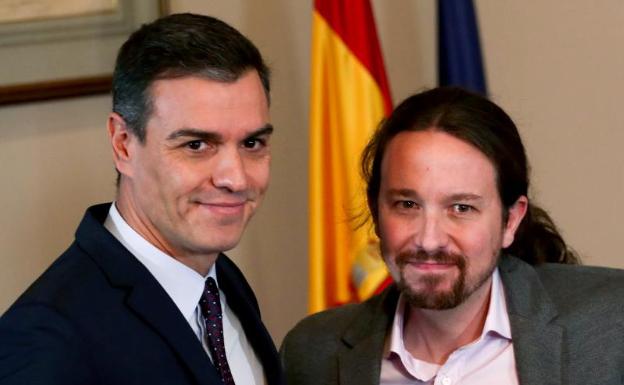 Sánchez e Iglesias tras la firma de su preacuerdo 