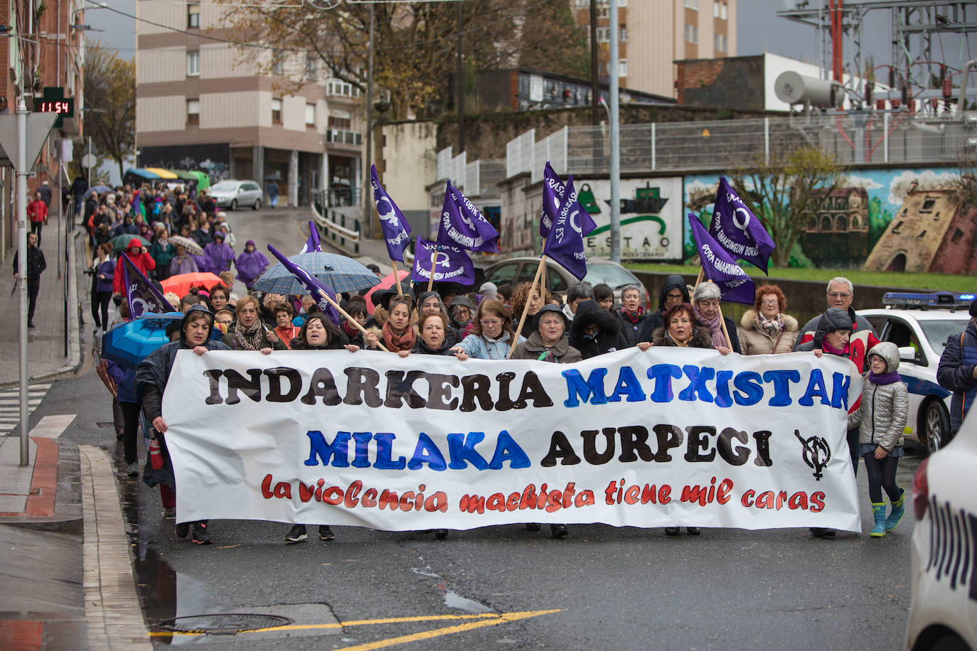 Fotos: Así ha sido la marcha contra la violencia machista realizada entre Sestao y Santurtzi