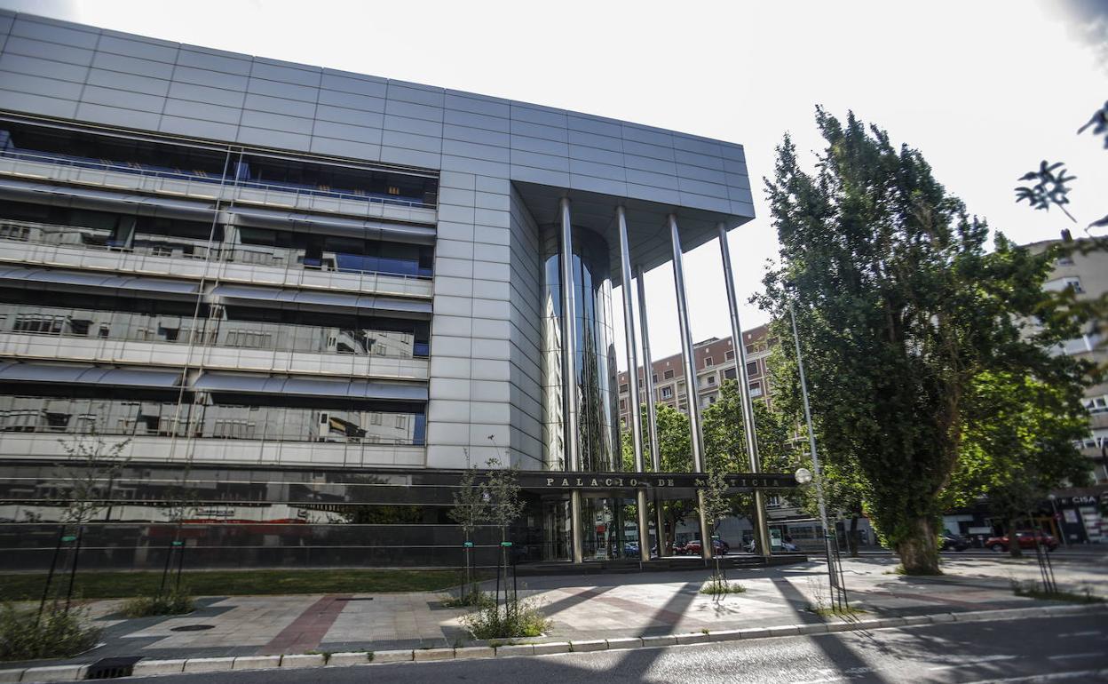 Exterior del Palacio de Justicia de Vitoria, donde tendrá lugar el juicio.