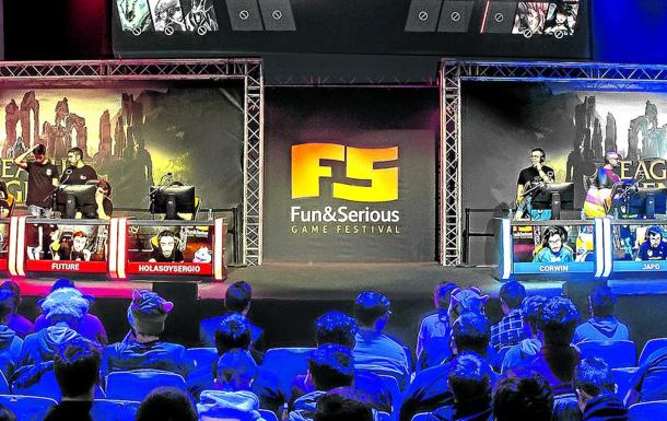 Los partidos de 'eSports' son seguidos por multitud de aficionados en todo el mundo. En la imagen, dos equipos compiten en una edición anterior del Fun&Serious. 