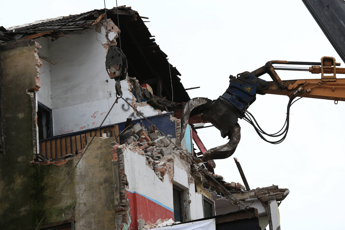 Fotos: Así esta siendo el derribo de las últimas infraviviendas de La Landa, en Zorroza