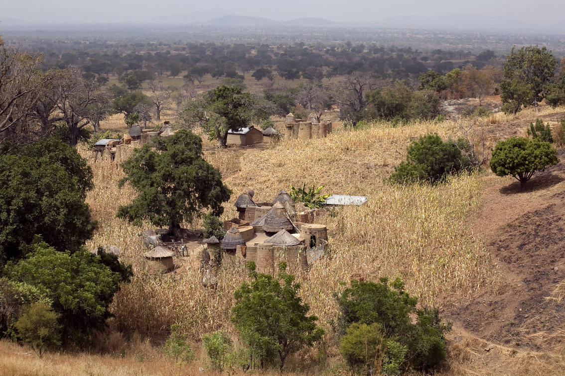 Koutammakou, tierra de los Batammariba (Benin y Togo). «Los fondos contribuirán a la conservación de las viviendas tradicionales y ayudarán a los batammariba a permanecer en su tierra natal histórica para así preservar su estilo de vida». WMF