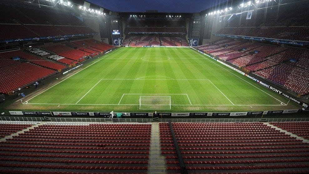 Parken Stadion (Copenhague). En su historia ha acogido las finales de la Recopa de 1994 entre el Arsenal y el Parma y la de la UEFA del 2000 entre el conjunto inglés y el Galatasaray. Durante la Eurocopa albergará tres encuentros del grupo B y un partido de octavos de final.