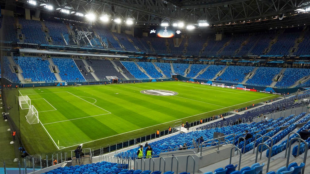 Estadio de San Petersburgo (Rusia). Sede del Zenit, fue construido en el lugar que ocupaba el viejo estadio Kirov. Cuenta con una capacidad para 61.000 espectadores. Albergará tres partidos del grupo B y uno de cuartos.