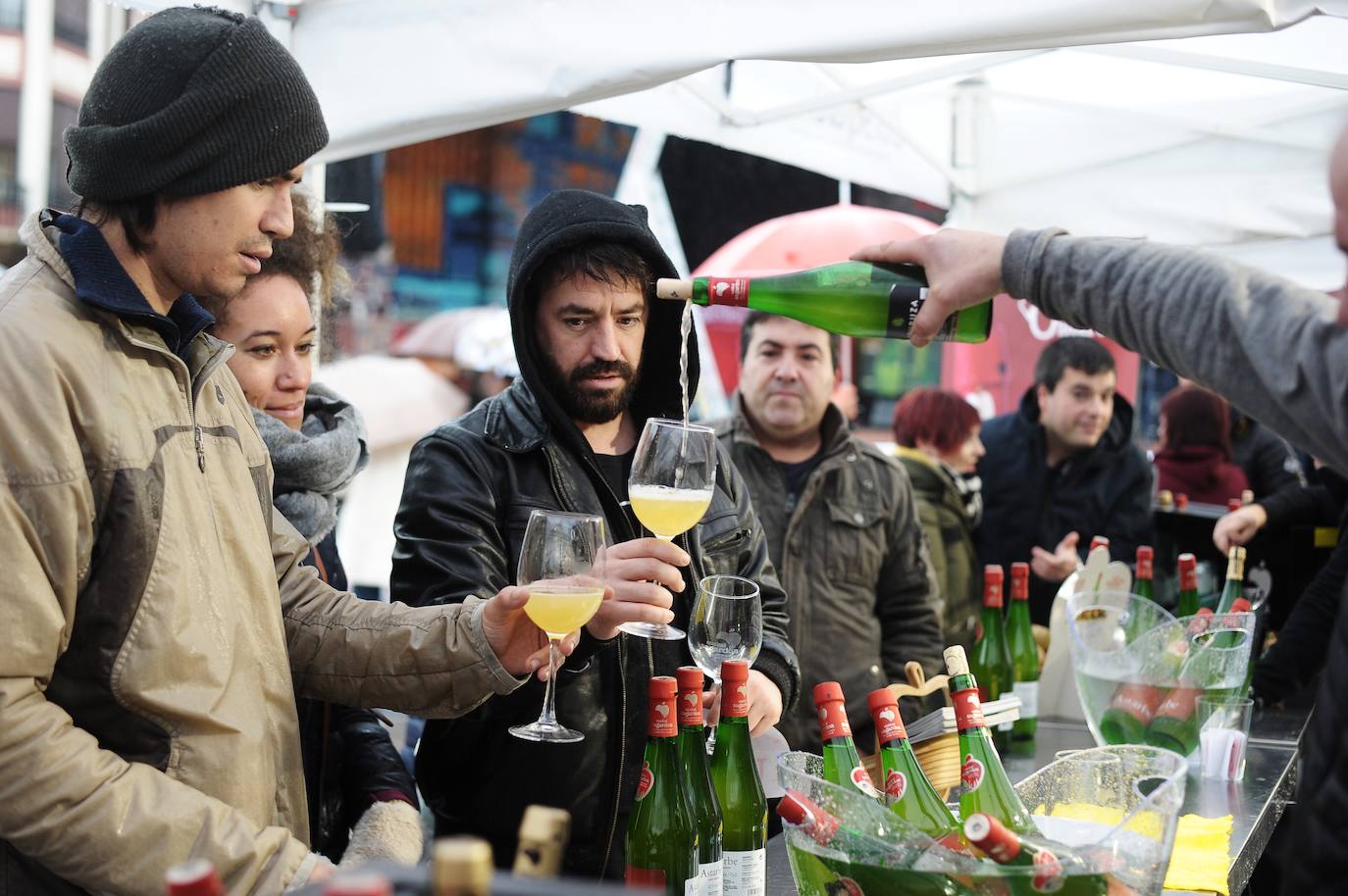 Decenas de personas han disfrutado de la jornada pese al mal tiempo.