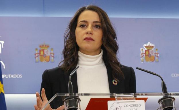 Arrimadas ofrece por carta a Sánchez un Gobierno apoyado por PSOE, PP y Ciudadanos