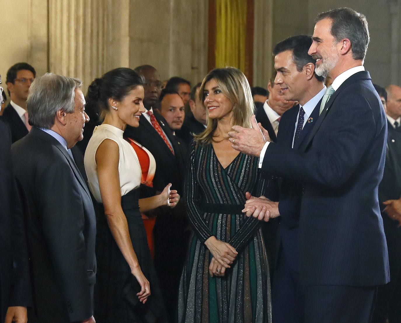 Fotos: La falda eco de H&amp;M de Letizia para la Cumbre del Clima