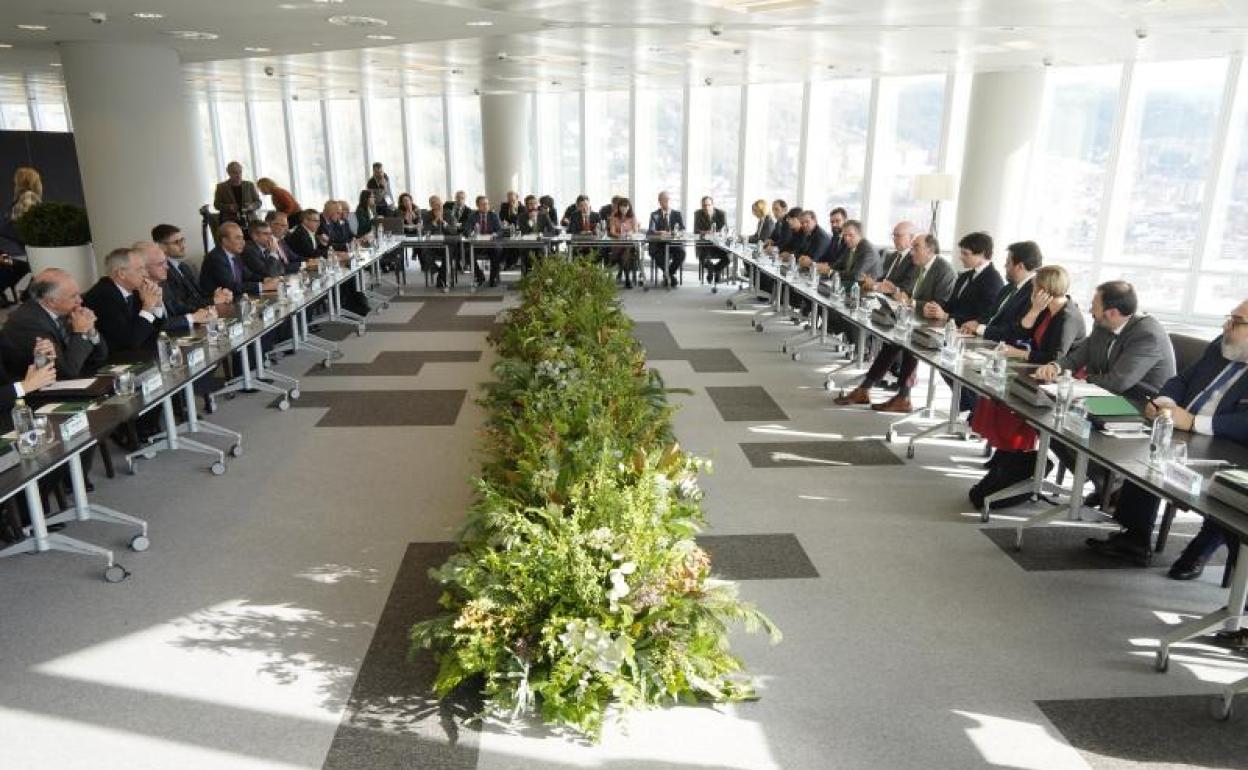 Rementeria y Galán presidieron este martes un encuentro con directivos de empresas vascas para extender las ventajas fiscales en el I+D.