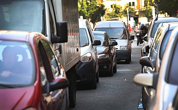 Tráfico en las calles de Bilbao.