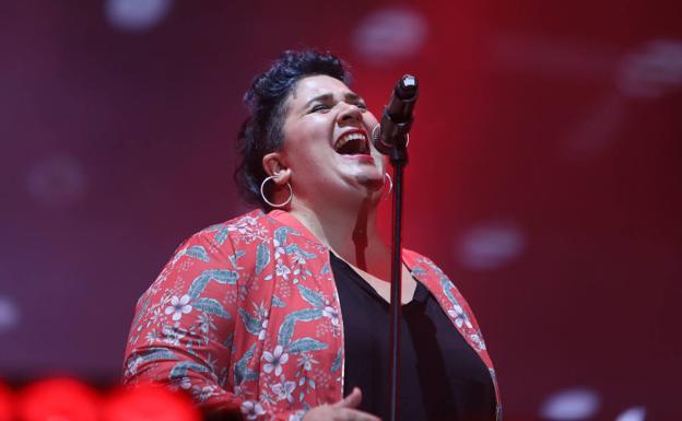 Aiora Renteria, cantante de Zea Mays, durante un concierto.