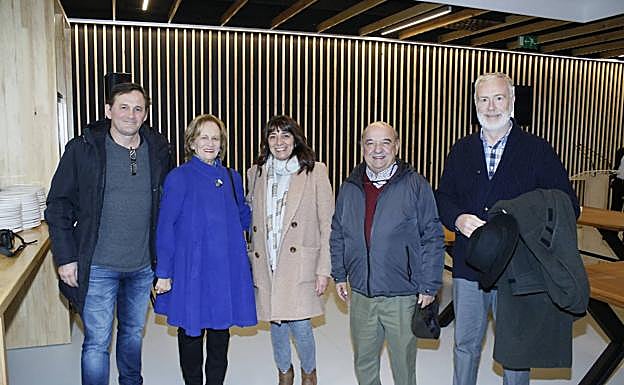 Esteban Sagasti, Carmen Eguía, Marta Niso, Miguel Gutiérrez y José Manuel Farto.