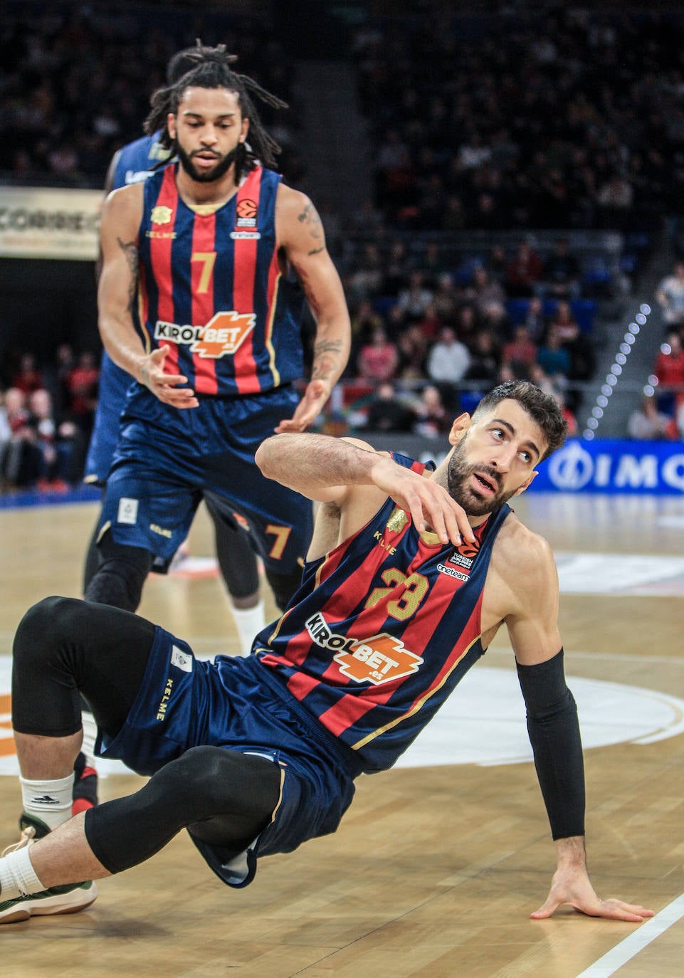 Fotos: Las mejores imágenes del Baskonia - Efes de la Euroliga 2019