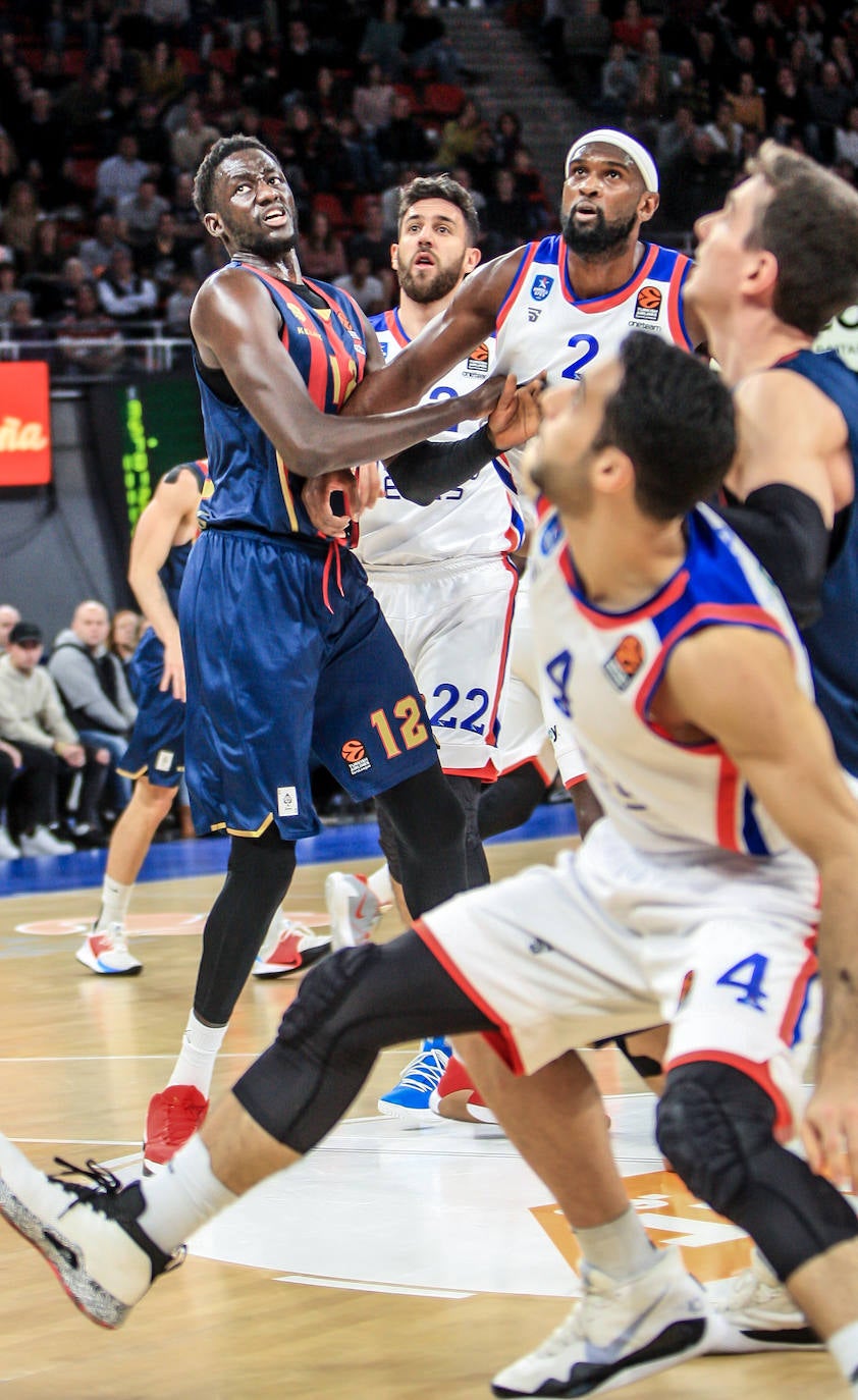 Fotos: Las mejores imágenes del Baskonia - Efes de la Euroliga 2019