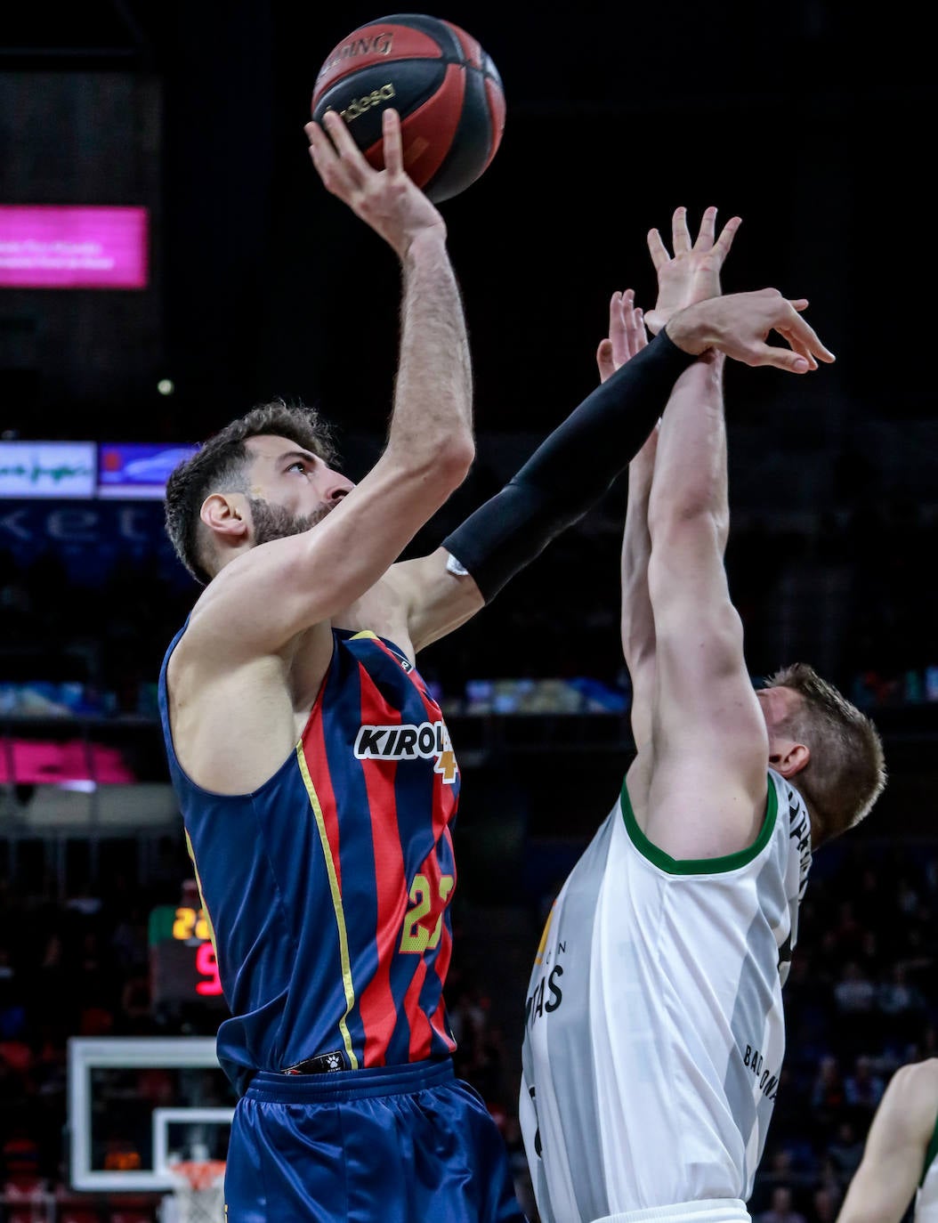 Fotos: LAs mejores imágenes del Baskonia - Joventut de la Liga Endesa 2019