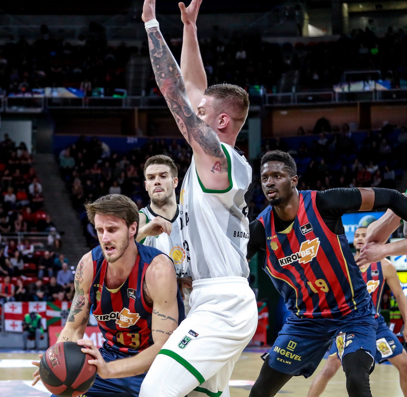 Fotos: LAs mejores imágenes del Baskonia - Joventut de la Liga Endesa 2019