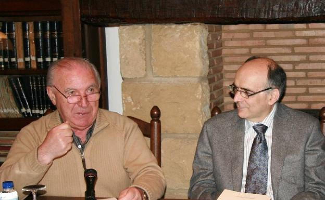 Joxe Mari Iriondo eta Andres Urrutia Euskaltzaindiaren ekitaldi batean. 