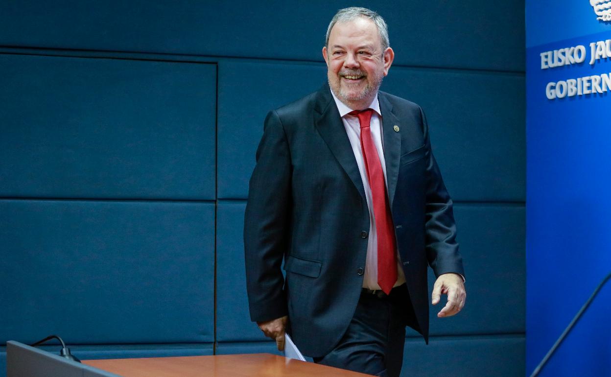 El consejero Azpiazu, en su comparecencia de este lunes. 