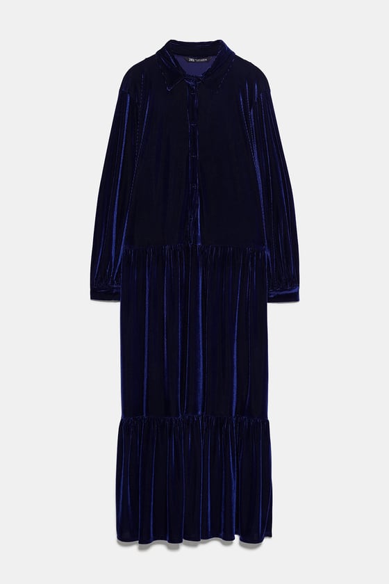 Vestido camisero de terciopelo, de Zara (39,95 euros).