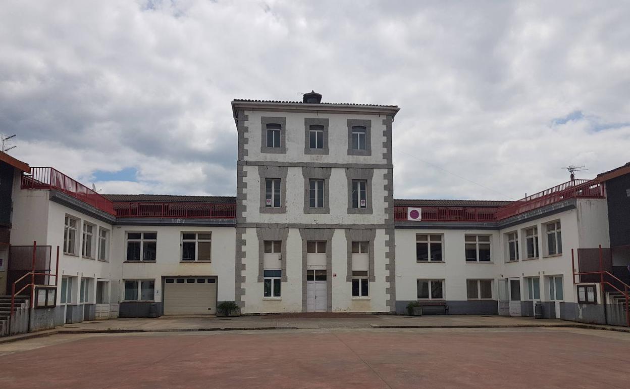 La escuela de FP de Llodio ha tenido sucesivas ampliaciones, pero no es accesible.