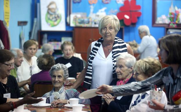 «Cumplir años es inevitable, envejecer es opcional», resume esta mujer. 