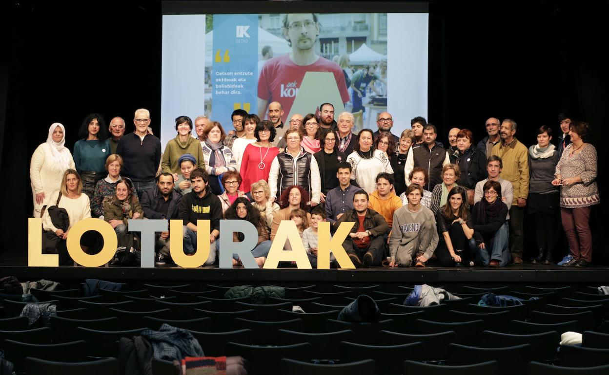 Participantes en la presentación de Loturak Getxo, ayer en la Romo Kultur Etxea.