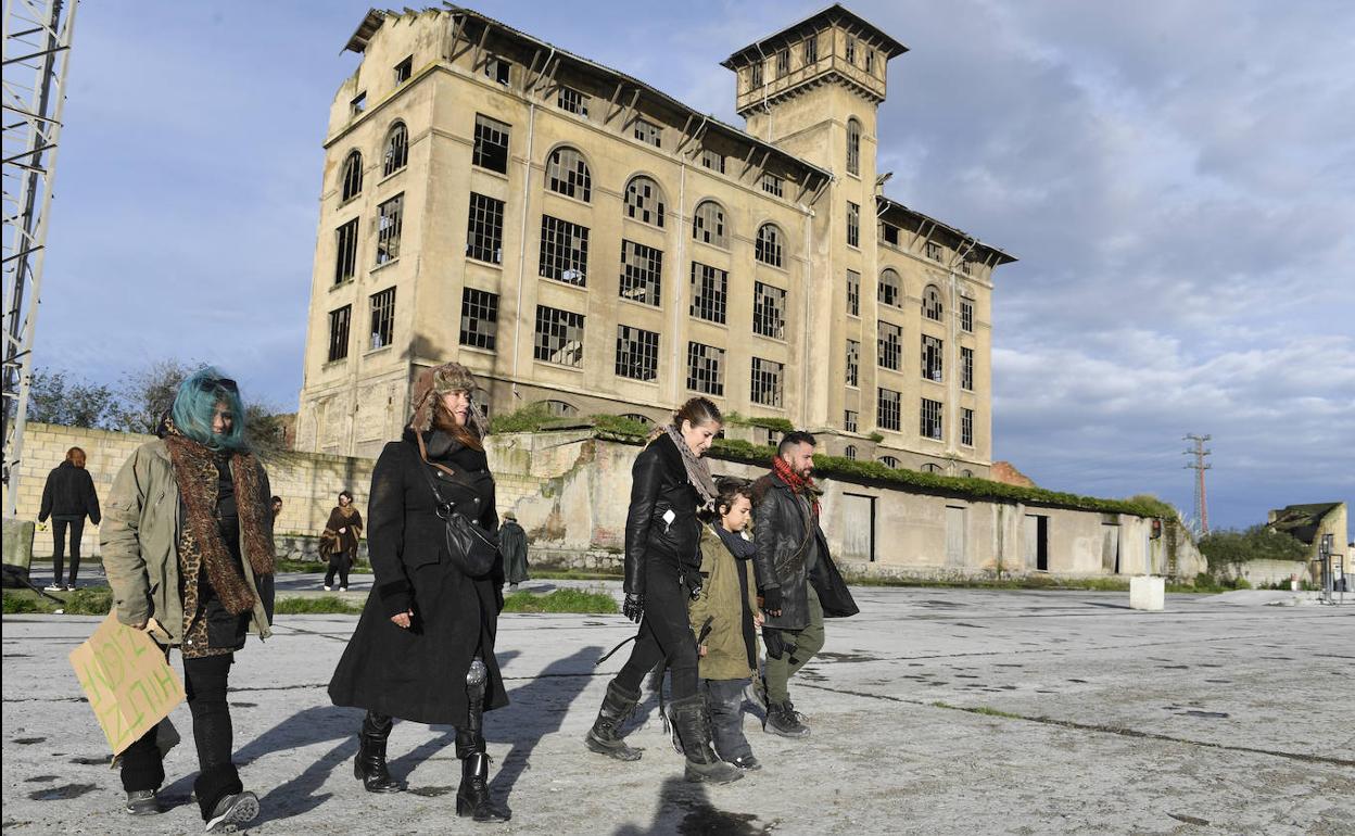 Rodaje de la webserie norteamericana «utopia plantilla» en los exteriores del entorno edificio de molinos (muelle astillero). 