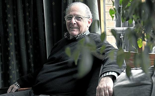 Emilio Gutiérrez Caba, bisnieto, nieto e hijo de actores, en una cafetería de Madrid.