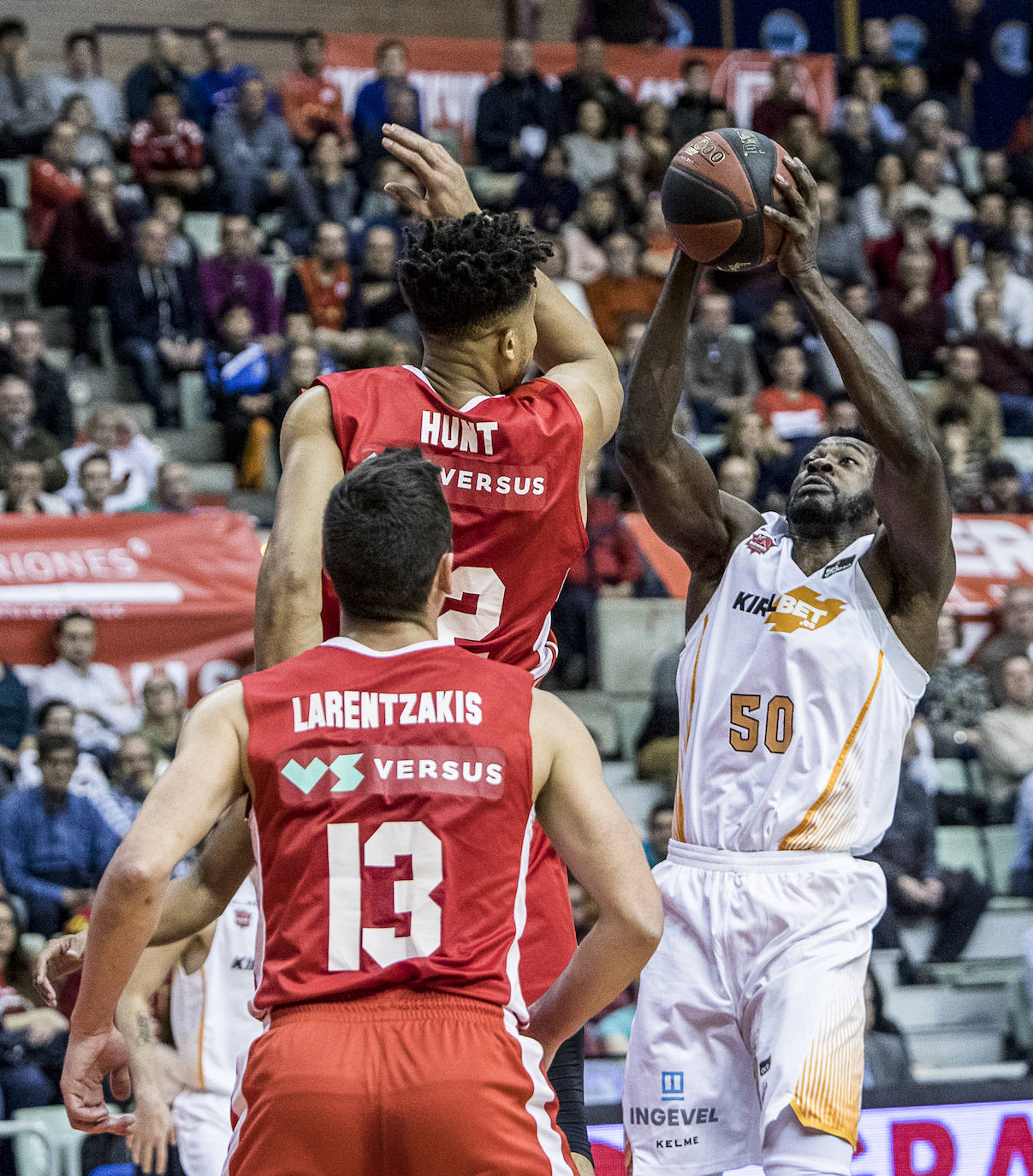 Fotos: Las mejores imágenes del partido entre el UCAM Murcia y el Baskonia