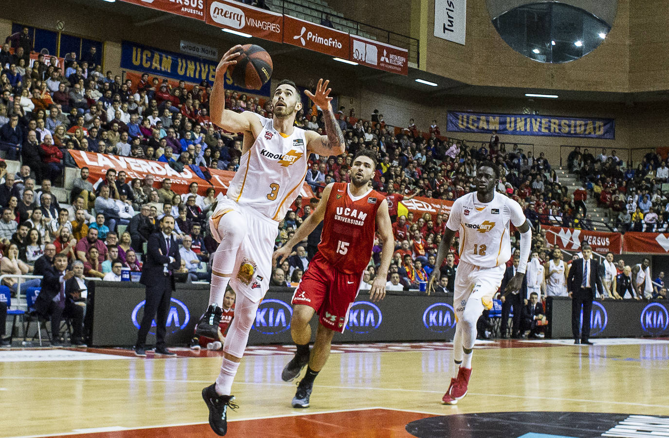 Fotos: Las mejores imágenes del partido entre el UCAM Murcia y el Baskonia