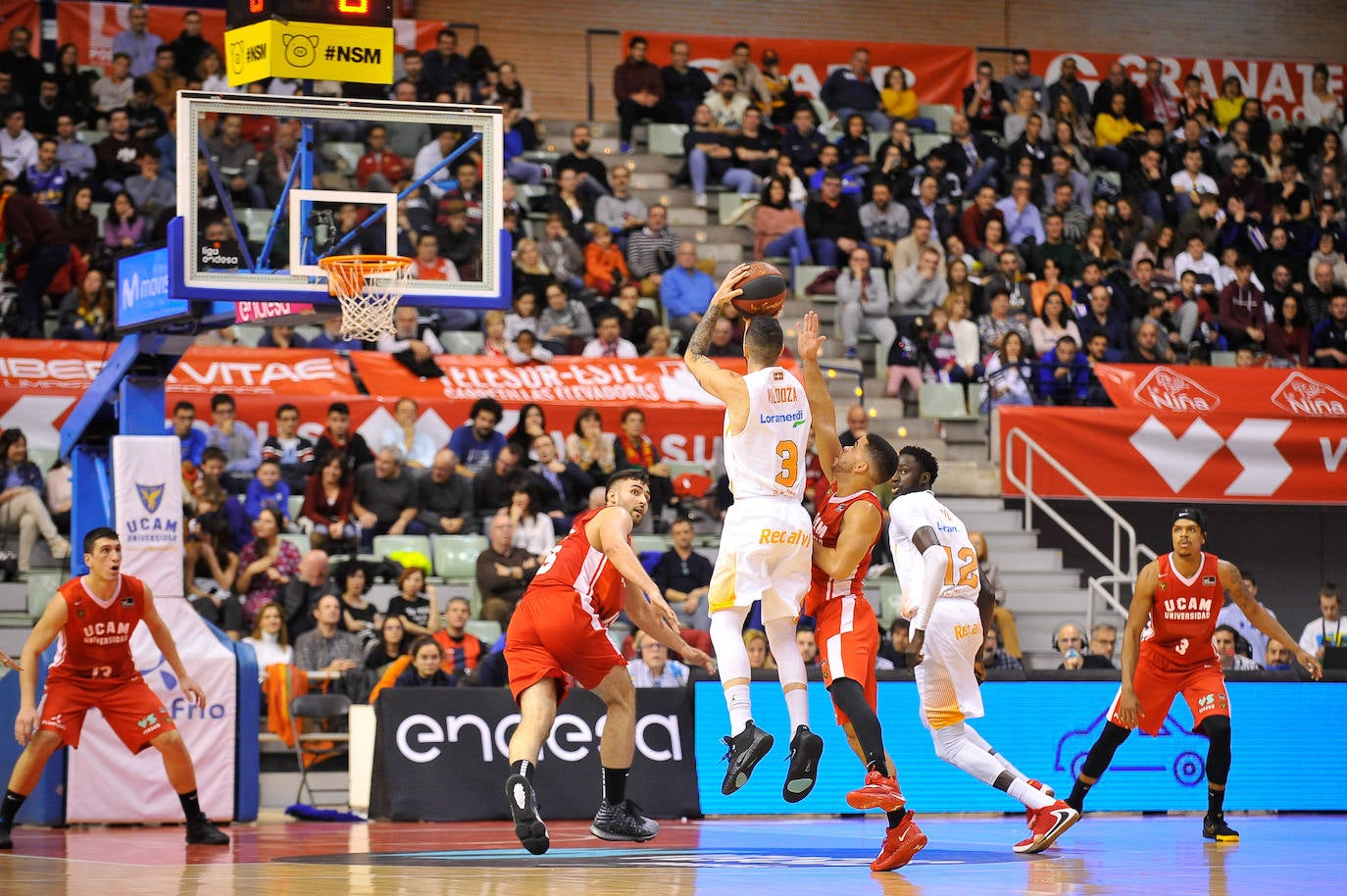 Fotos: Las mejores imágenes del partido entre el UCAM Murcia y el Baskonia
