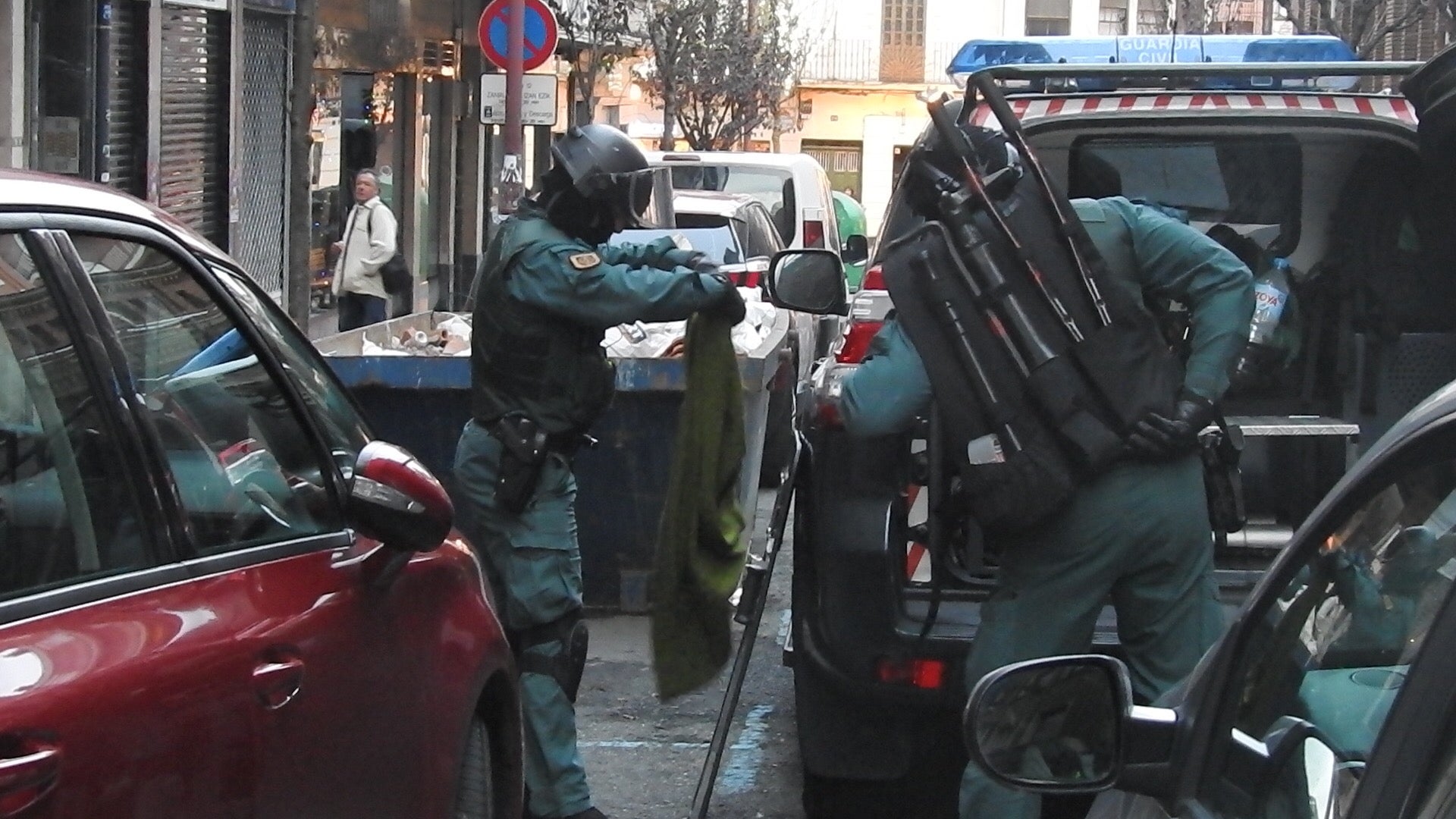 Fotos: Operación de la Guardia Civil en Barakaldo para desarticular una red de trata de personas