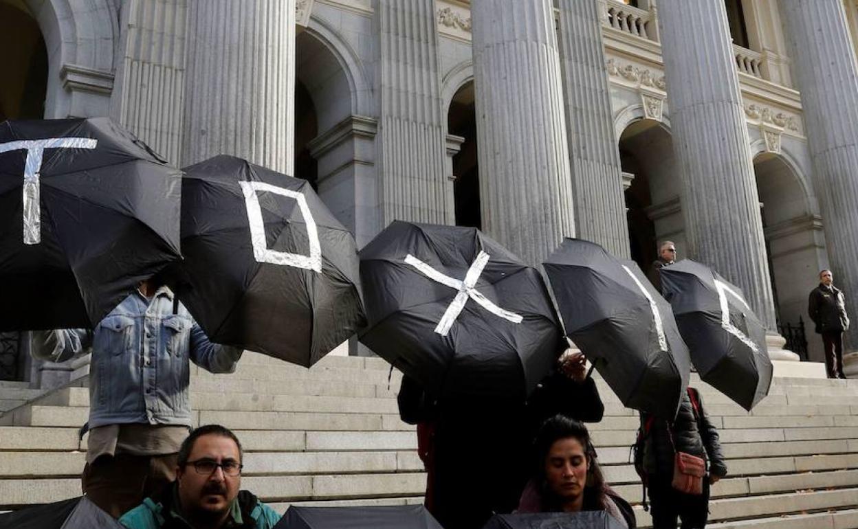 Erakunde ekologisten protesta Madrilgo goi bileran. 