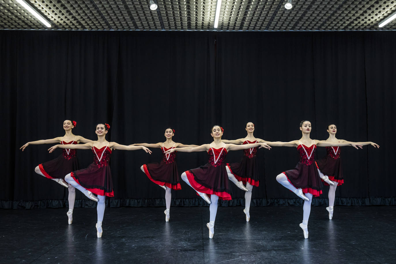 Fotos: Alumnos del conservatorio de danza ensayan &#039;El Cascanueces&#039; de la mano del Ballet de San Petersburgo