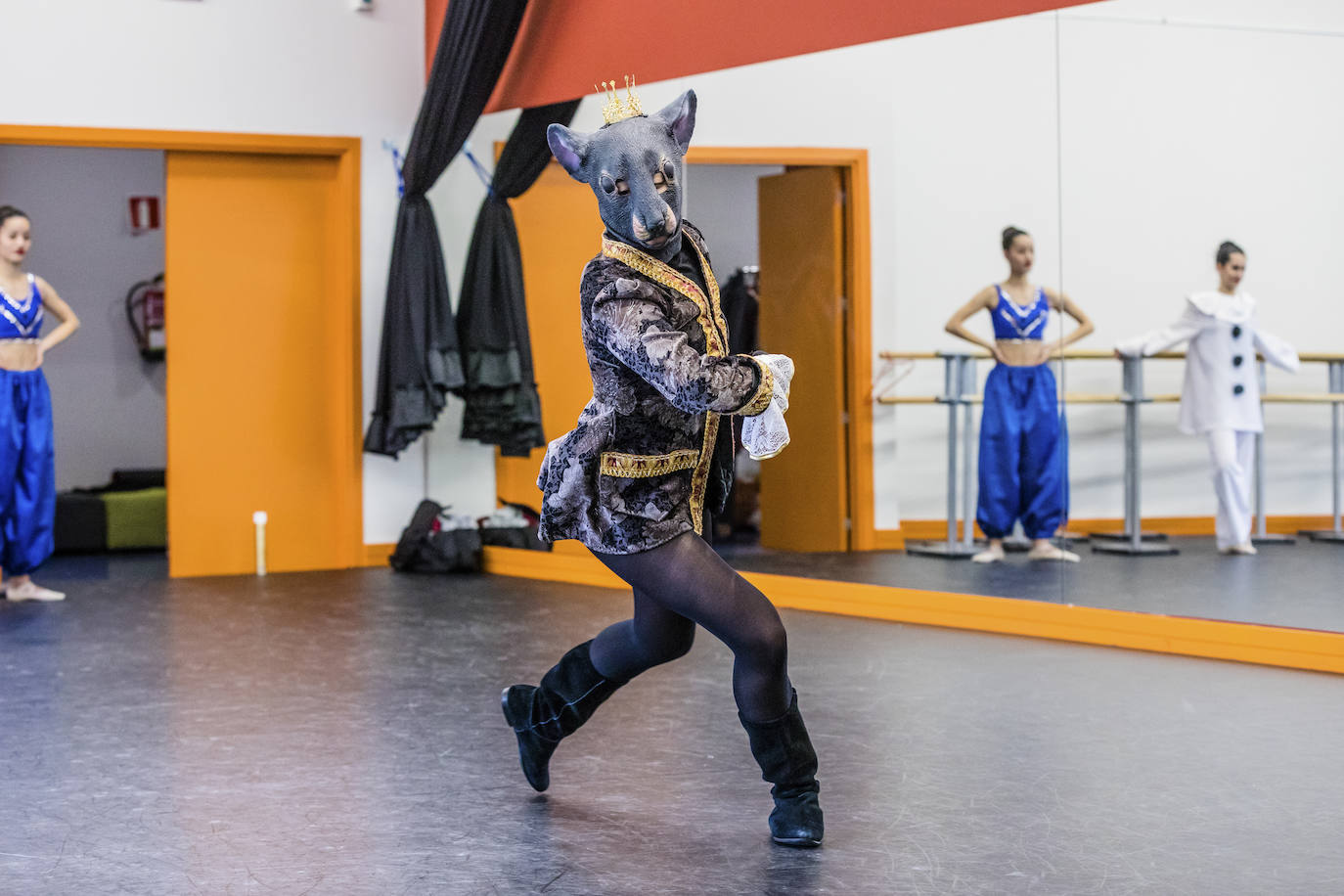 Fotos: Alumnos del conservatorio de danza ensayan &#039;El Cascanueces&#039; de la mano del Ballet de San Petersburgo